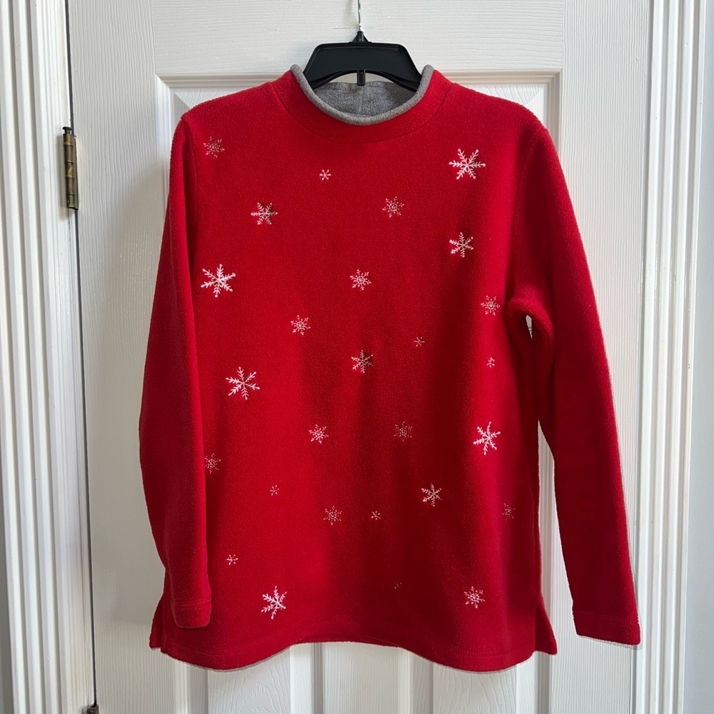 Croft & Barrow Sport fleece with snow flake embroidery. Christmas / Holiday.